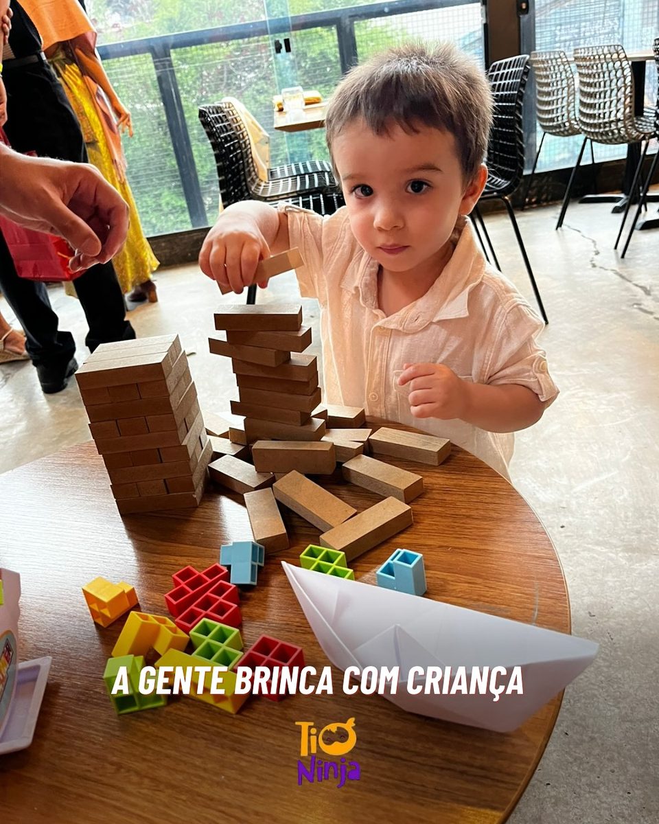 Brincadeiras em grupo &mdash; crian&ccedil;as juntas